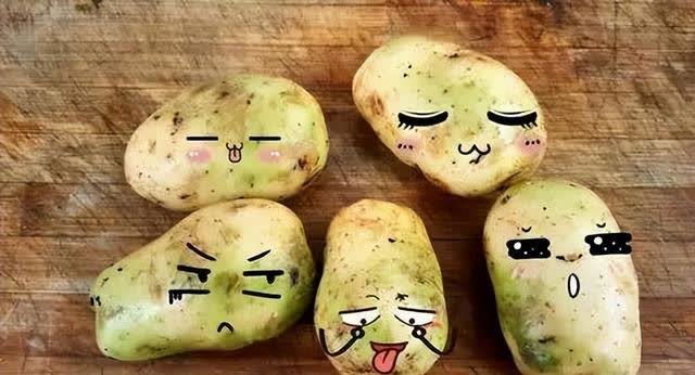 和老年朋友聊一个贴心的话题:绿皮土豆别舍不得扔