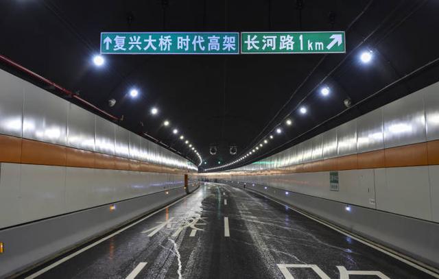 滨盛路隧道图片