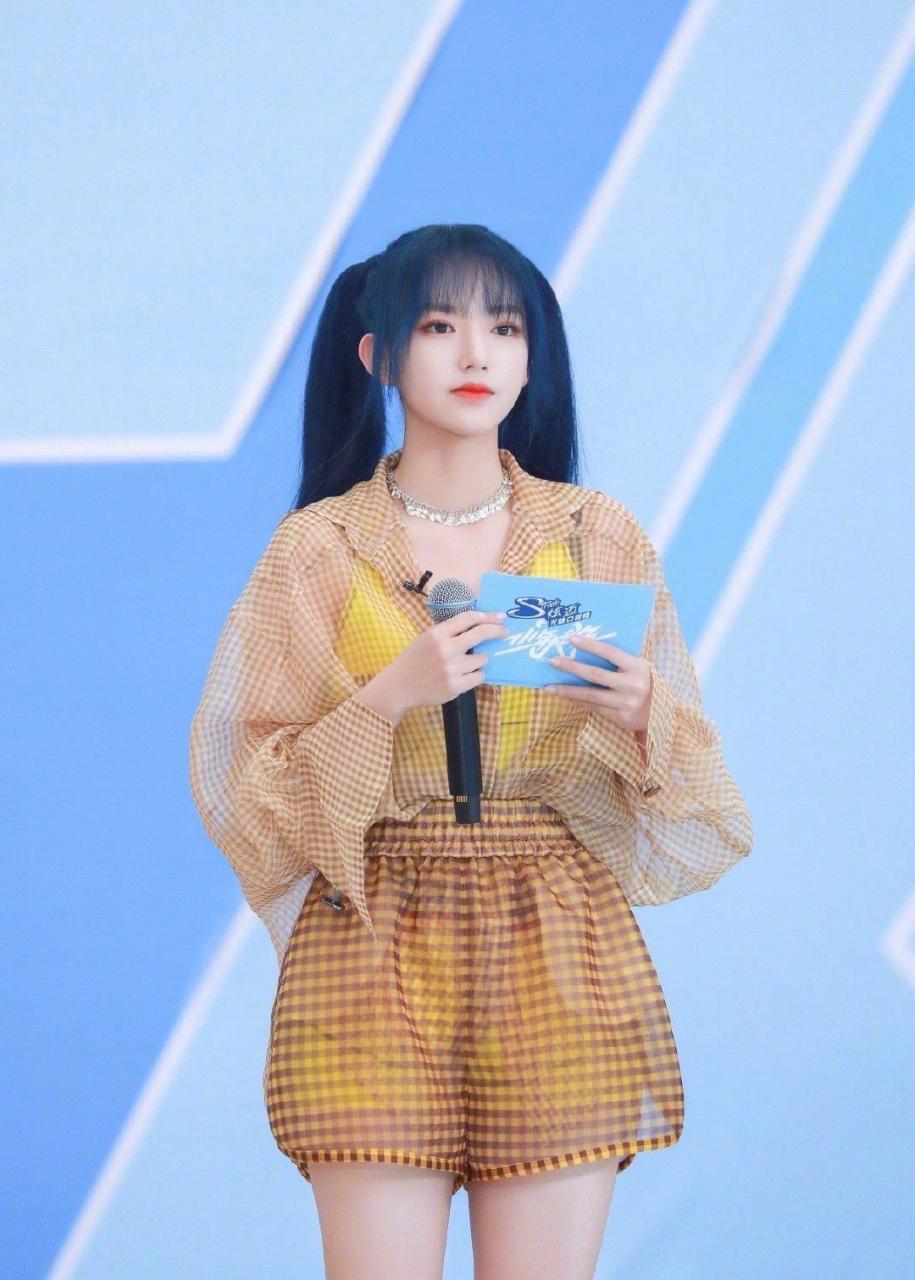 漫撕少女风!程潇迷雾蓝双马尾元气满满,娃娃脸清爽治愈