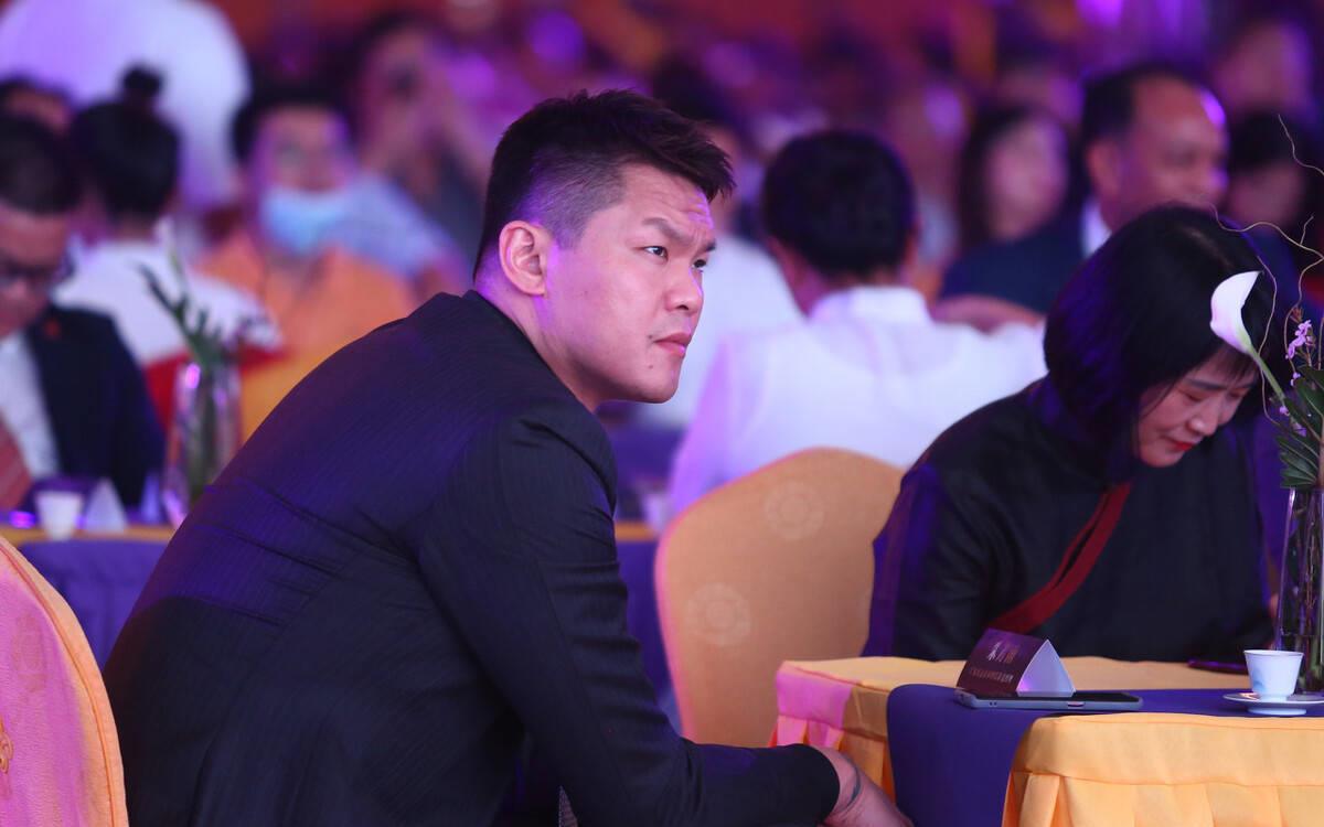 cba3:高诗岩向杜锋道歉,赵睿深夜喊话周鹏,朱芳雨遭遇恶言