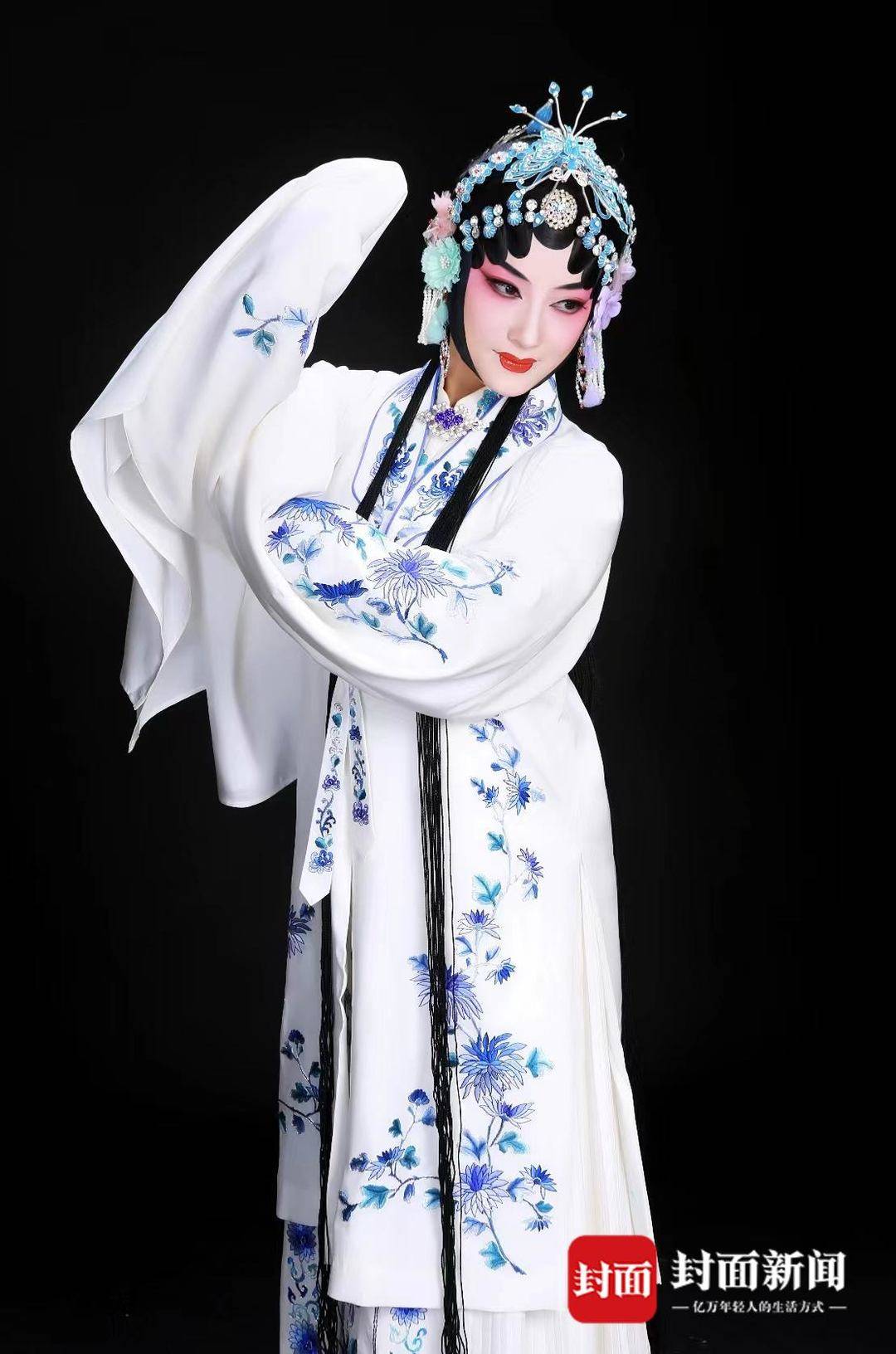 川剧经典"三小戏"《谭记儿》在蓉上演 女主王玉梅:以演代练,传承经典