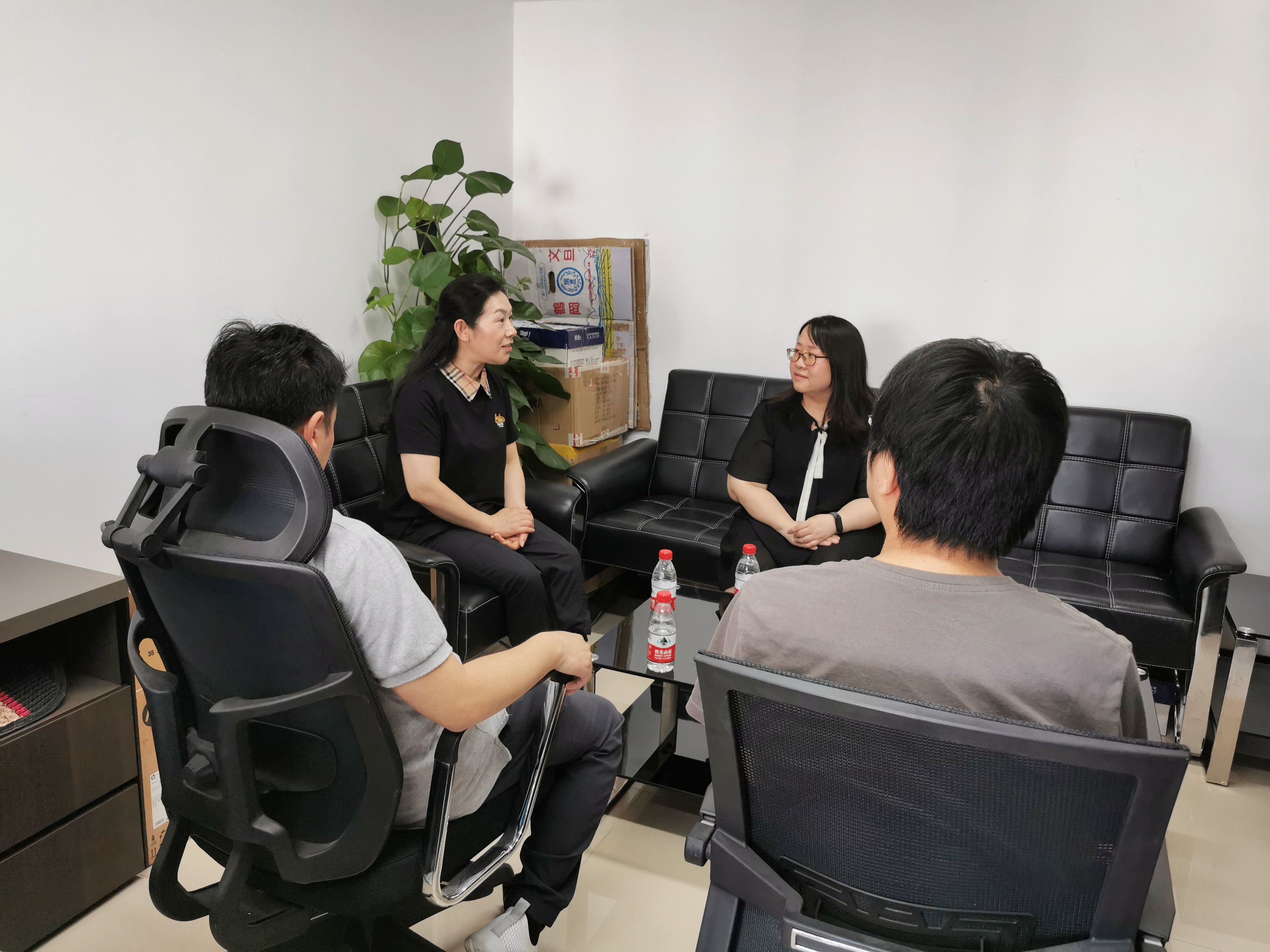 副区长蒋雪娇到区投资促进局进行调研