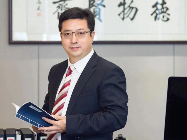 朱荣斌再次离职 地产乙方也不好干