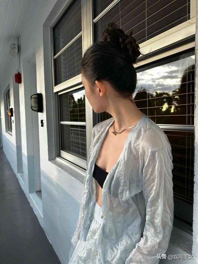 林允性感大片,美人美景性感出演