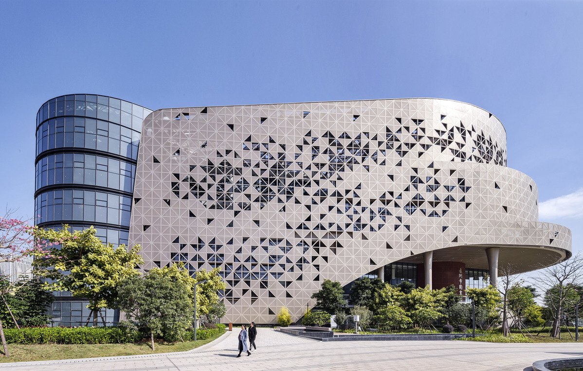 《百名摄影师聚焦冰雪奥运》图片全国巡展在福建泉州市图书馆举行