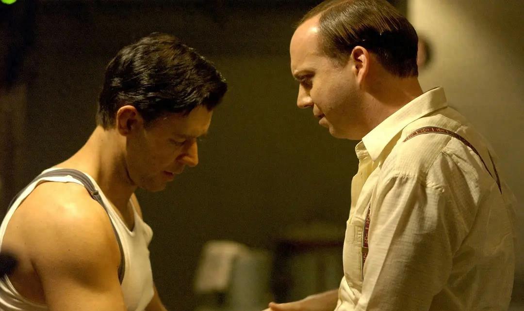 改编自真实故事,《铁拳男人》多用色彩层次对比,强调人性的力量