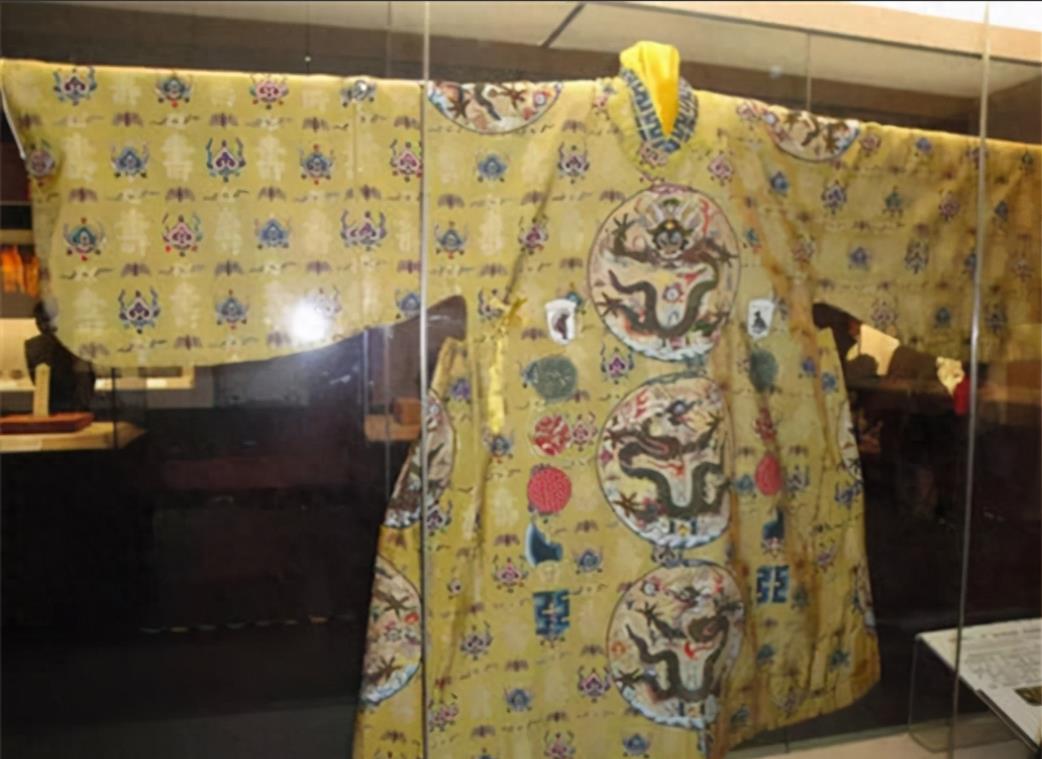 宫内有专业洗衣的浣衣局,那皇帝穿的衣服,他们洗是不洗?