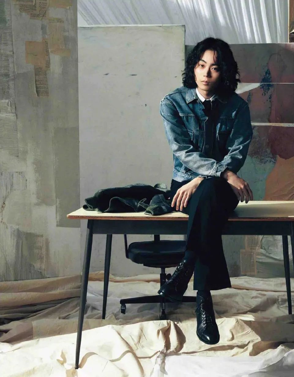 组图:"苏打"菅田将晖长发造型写真大片