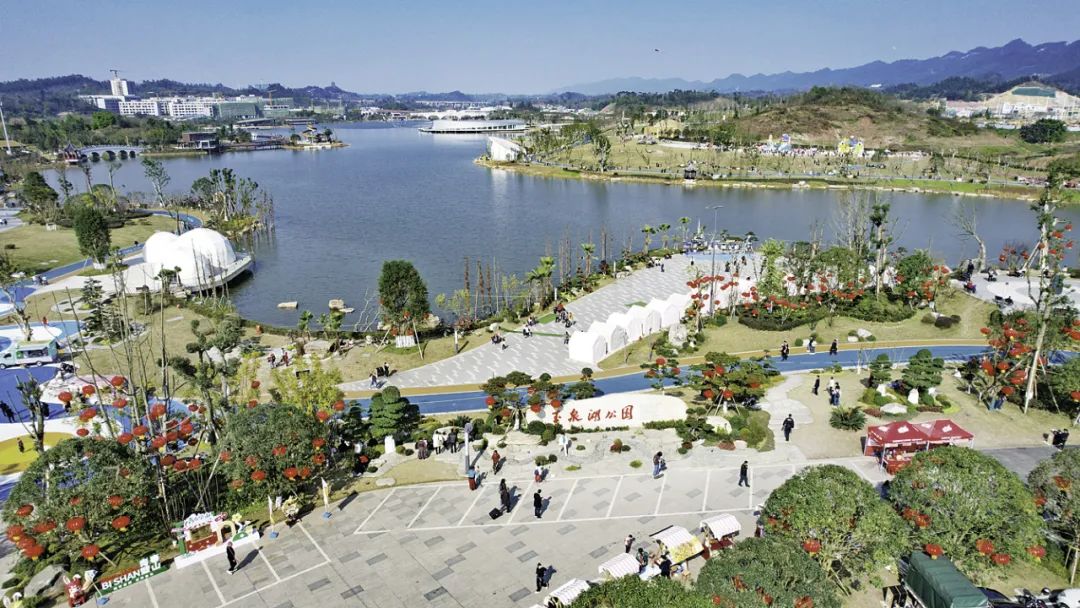 重庆渝西八兄弟不负春光奋力奔跑