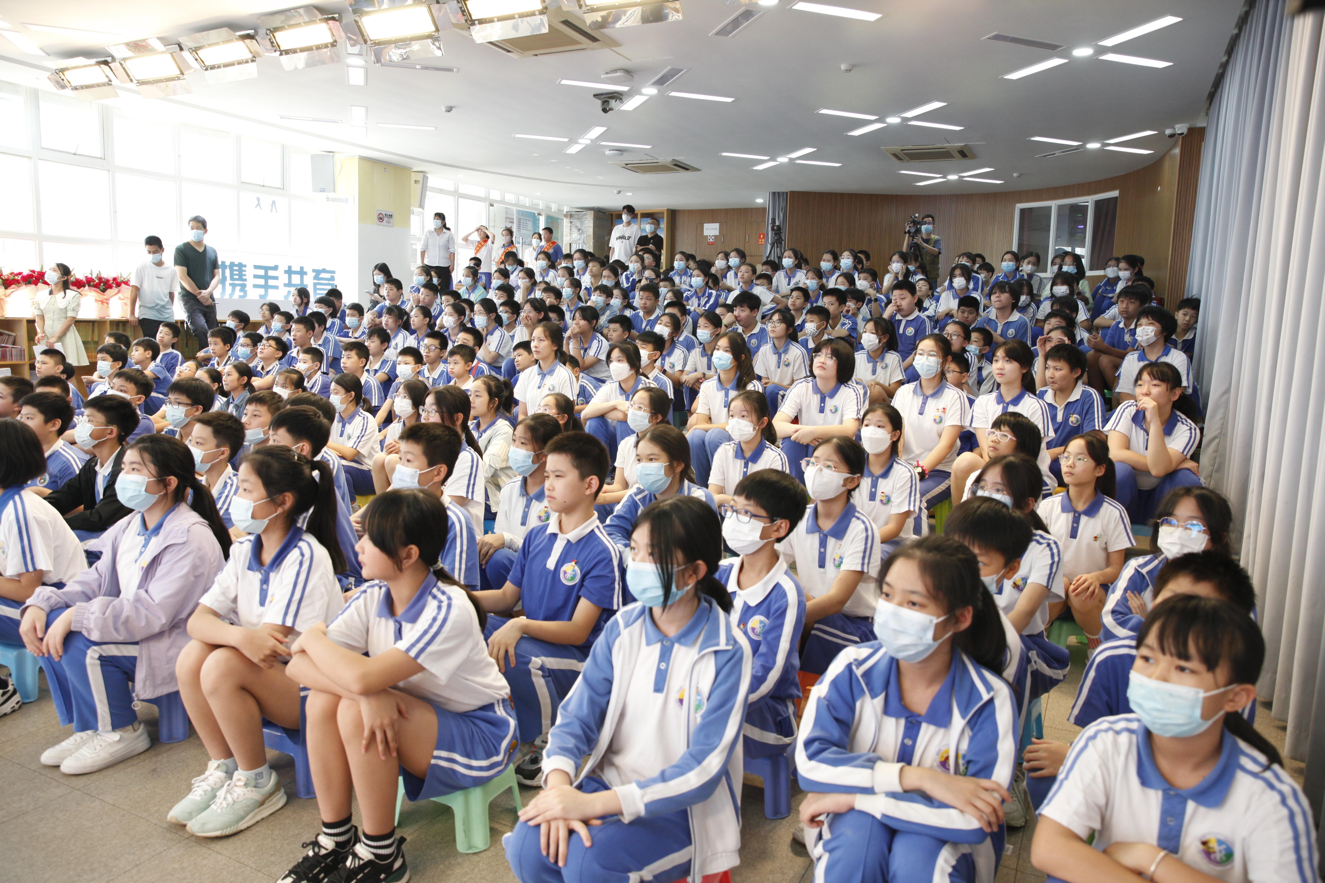 东昌小学邀请优秀毕业生回校与师弟师妹谈心
