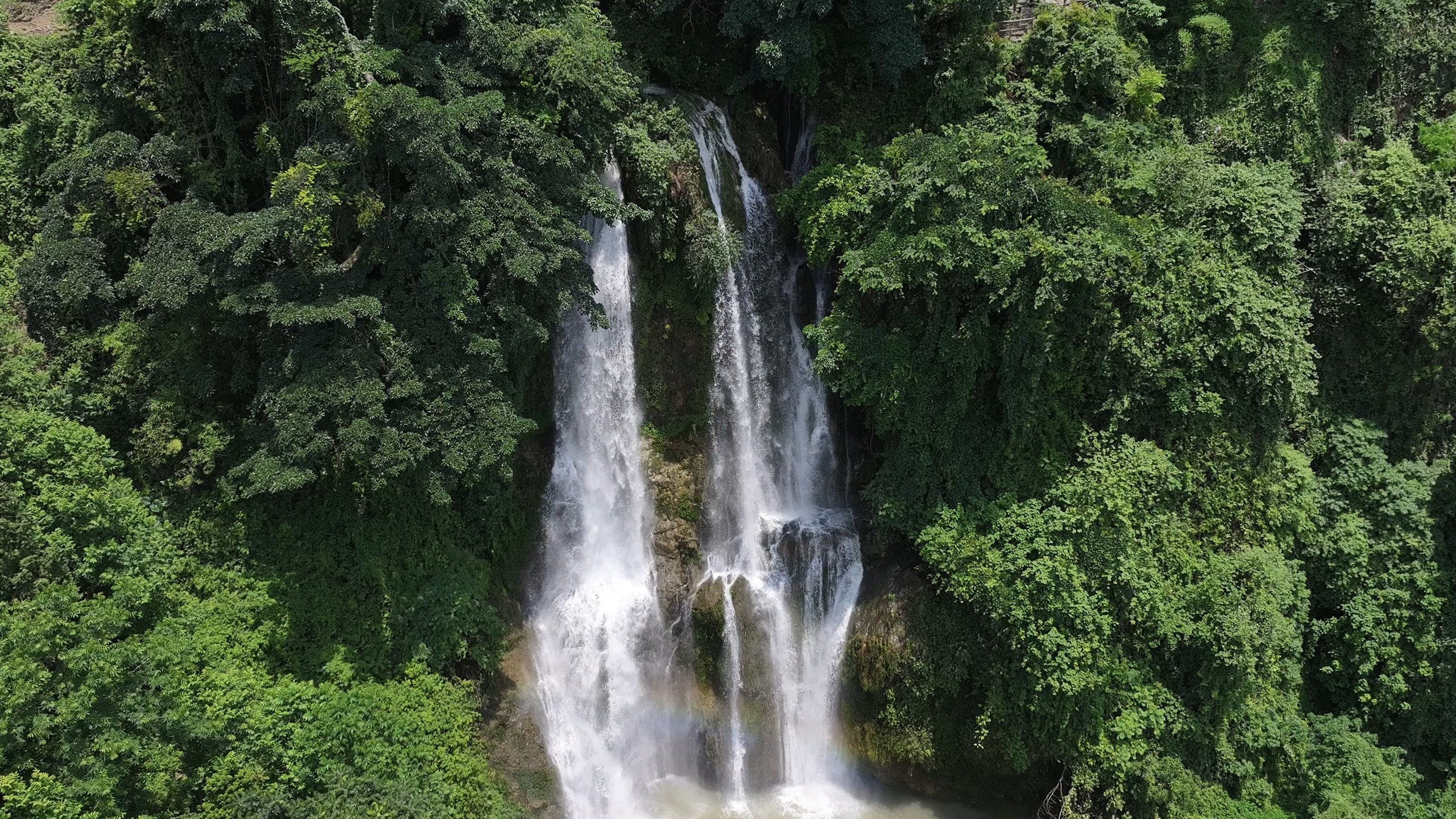 「高质量发展蹲点采访」白水瀑布上"长出"网红村