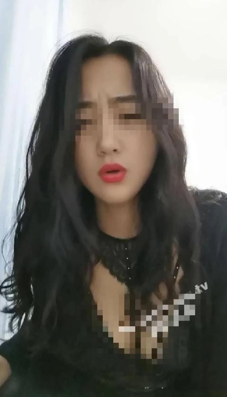 安徽某大学的一名大三女学生,为了满足自己的虚荣心