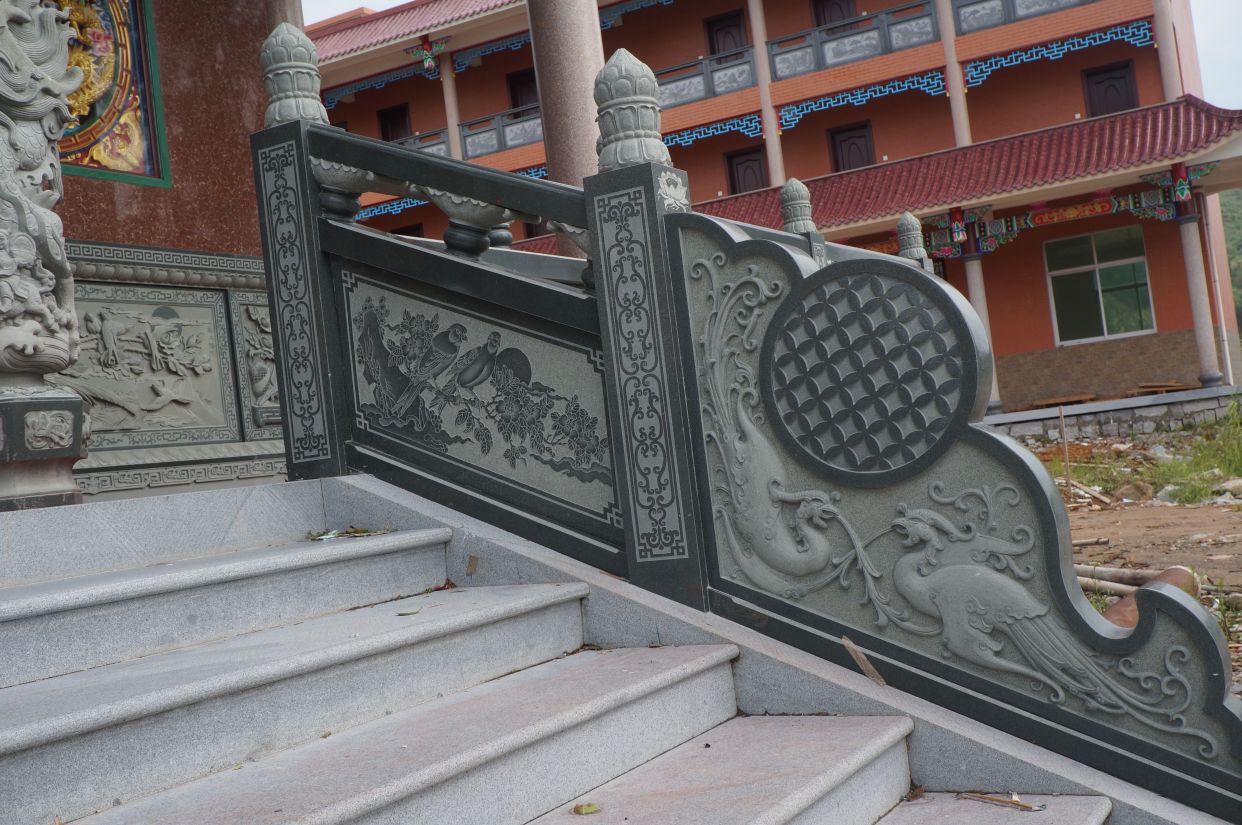 大鹏石业说:福建惠安石雕栏杆的长度和宽度分别是多少?