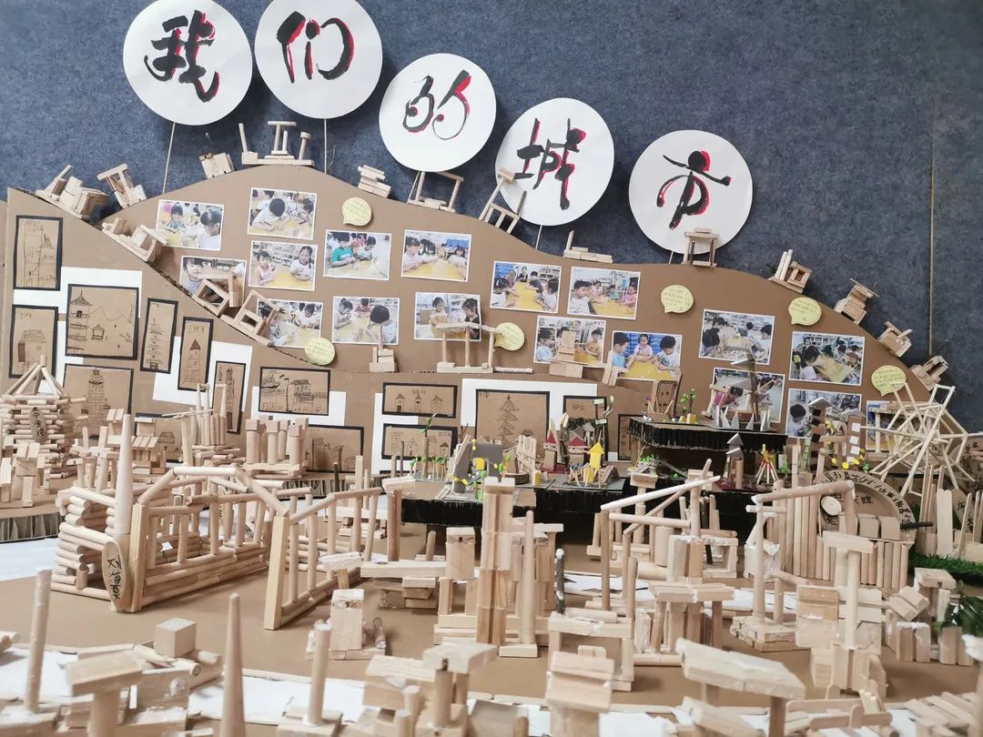 刘海粟美术幼儿园把孩子们的作品布置成展览