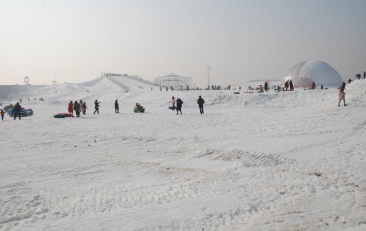 次电话:0317-4373333使用权益:冬季包含门票及2小时滑雪(或2小时雪圈)