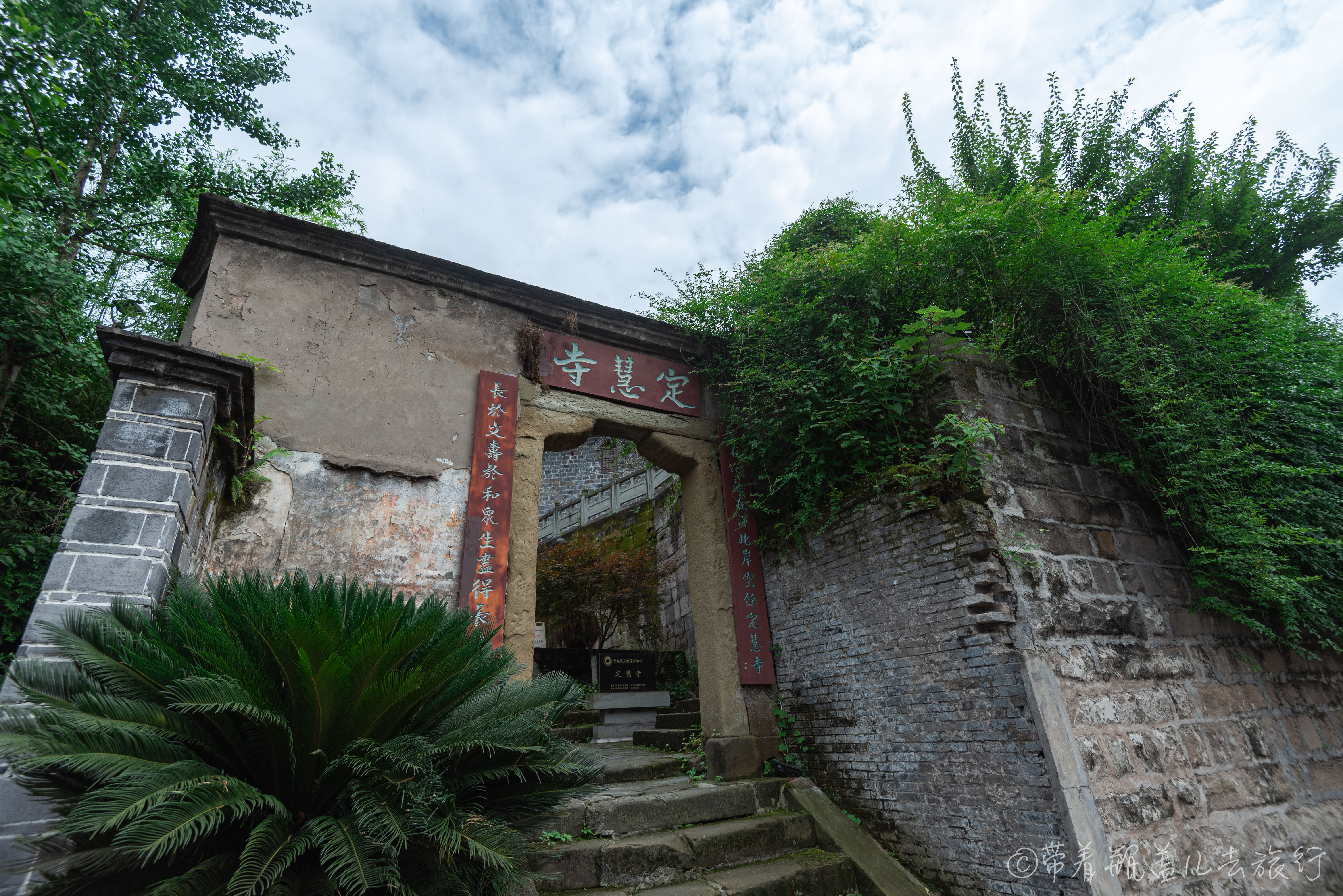 1200年的万里长江第一寺