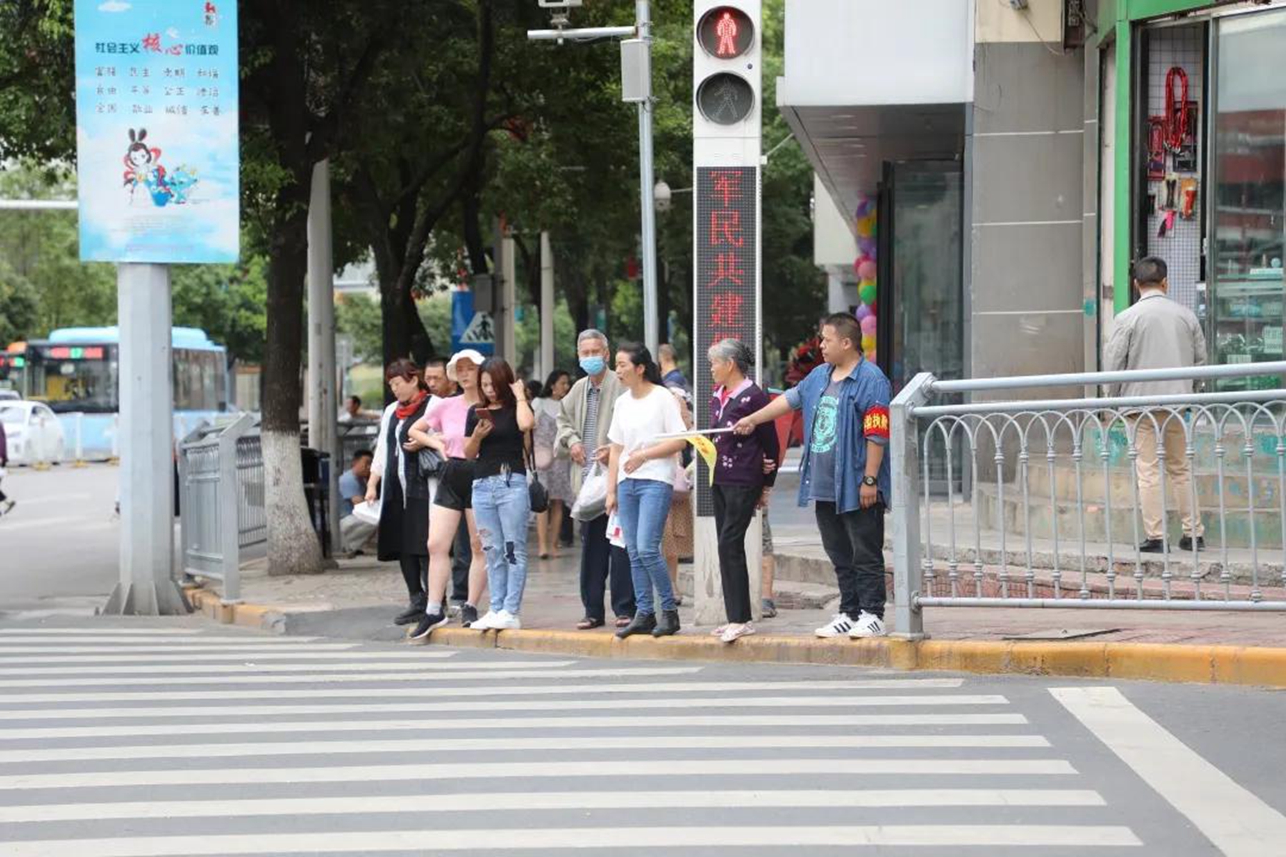 考驾照站岗是科目几的时候站?考驾照站岗多久?