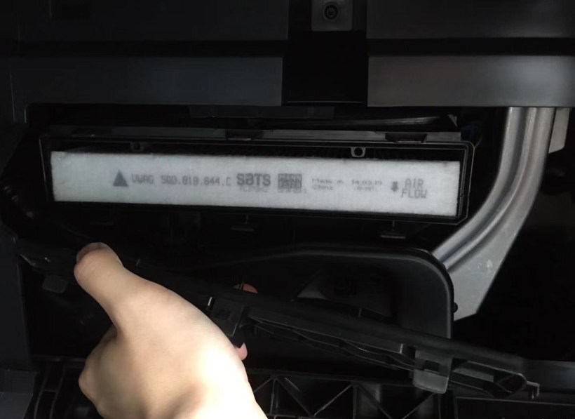 不花冤枉钱,手把手教你亲手换大众朗逸空调滤芯,看到赶紧收藏!