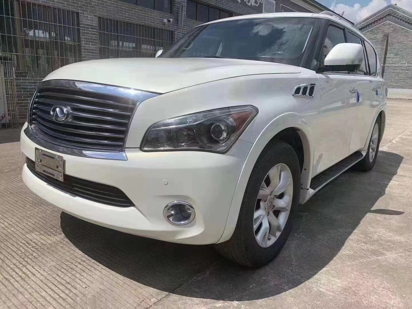 15年英菲尼迪qx56全款12.8万,外观,内饰,性能,配置详解