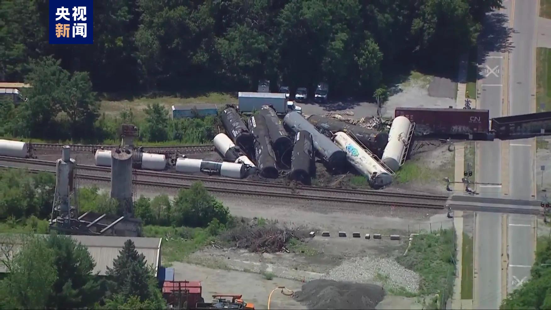 美国芝加哥郊区一辆货运列车脱轨 附近居民疏散