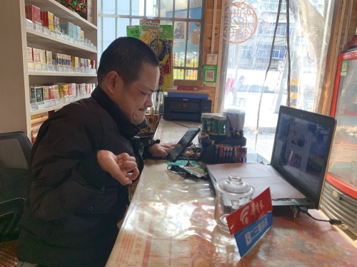 自强标兵张龙海:身残志坚,自学认字和网络通过电商平台助销农产品