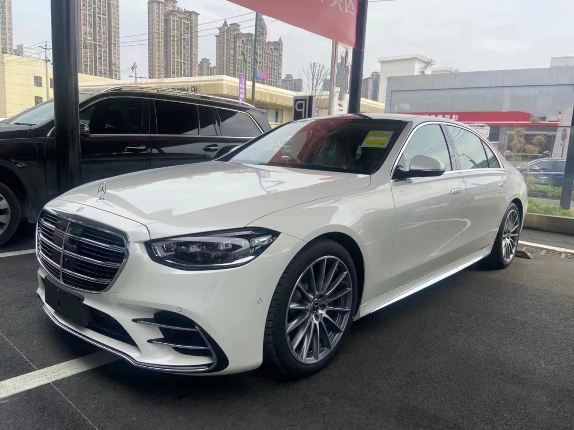 裸车超过128万!2023款奔驰s450l实拍,钻石白车漆,实在难得一见