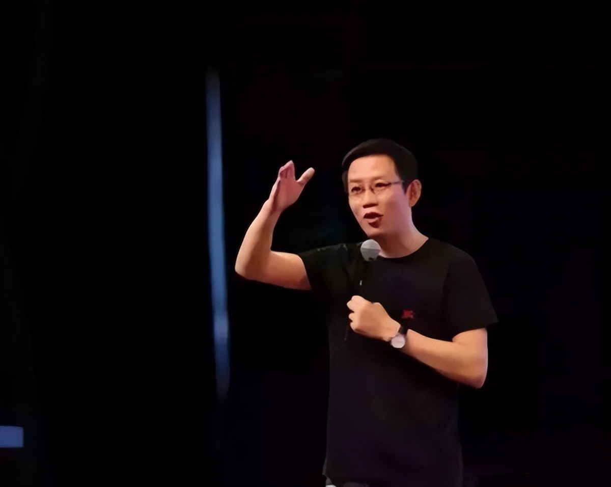 吴晓波2024年终演讲:随波逐流还是另辟蹊径?