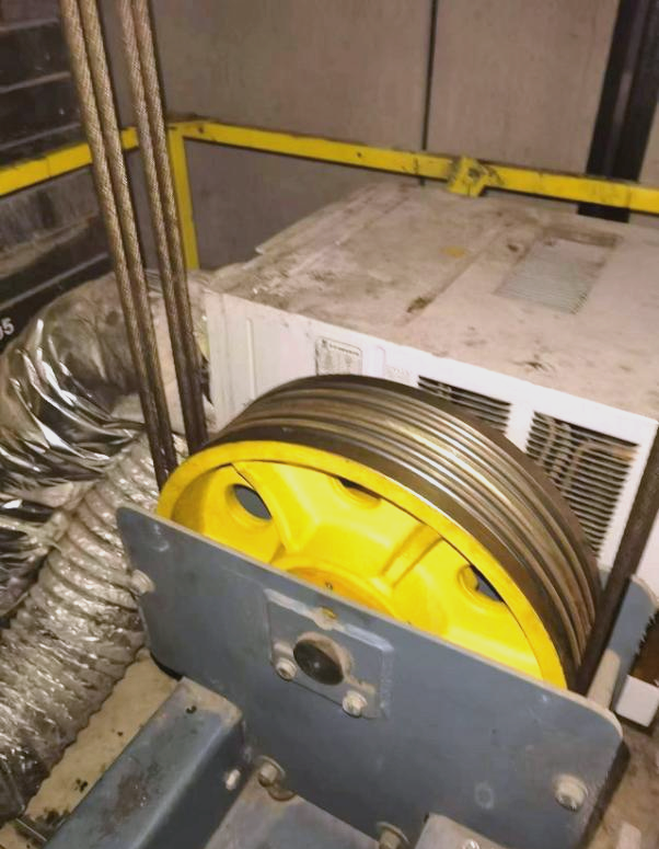 电梯反绳轮知识全解析:作用,失效及维保要点