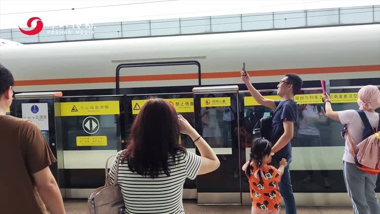 纪实摄影|"四线贯通 真的好兴奋"!全国最长跨市"地铁"通车见闻