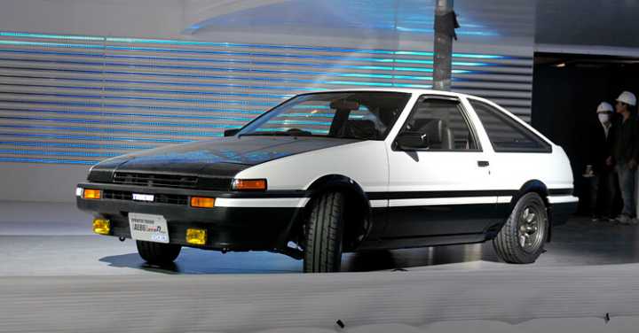 藤原拓海,驾驶的车型是丰田 corolla trueno gt apex(ae86).2.