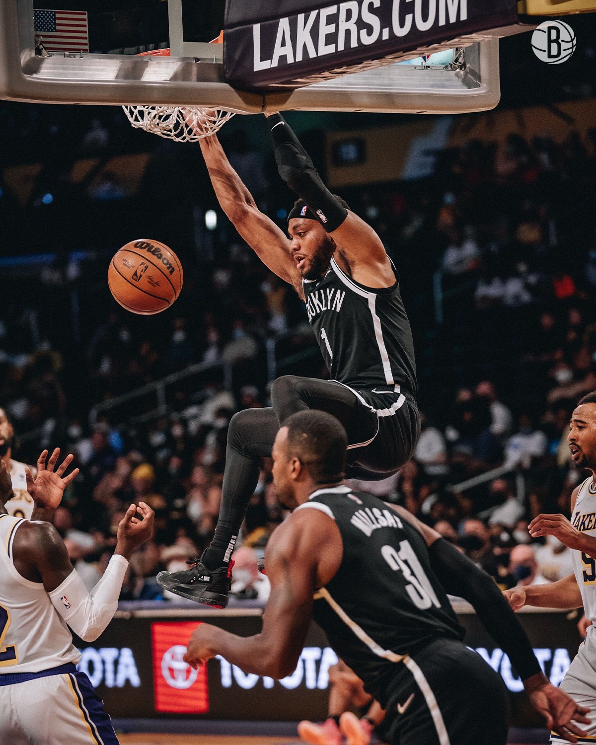 3叉戟30 6,篮网领先8分!阿德6 4,浓眉6 1!詹皇kd欧文哈登缺战