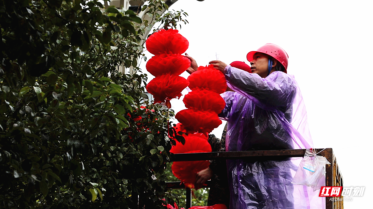 过年街道挂满灯笼图片