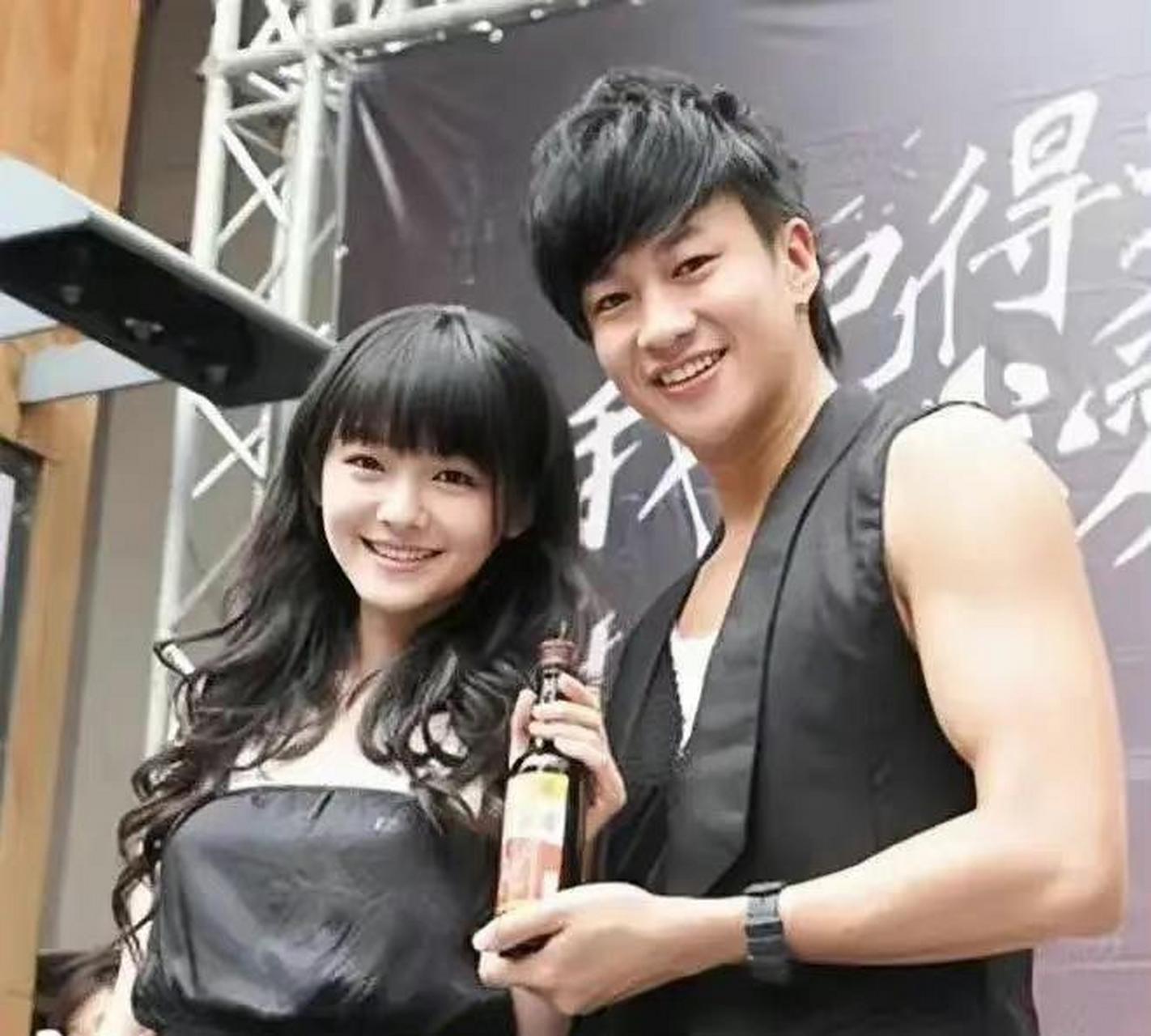 当年,为了筹拍《泡沫之夏》,30岁的何润东邀请了32岁的大s,并公开称:"