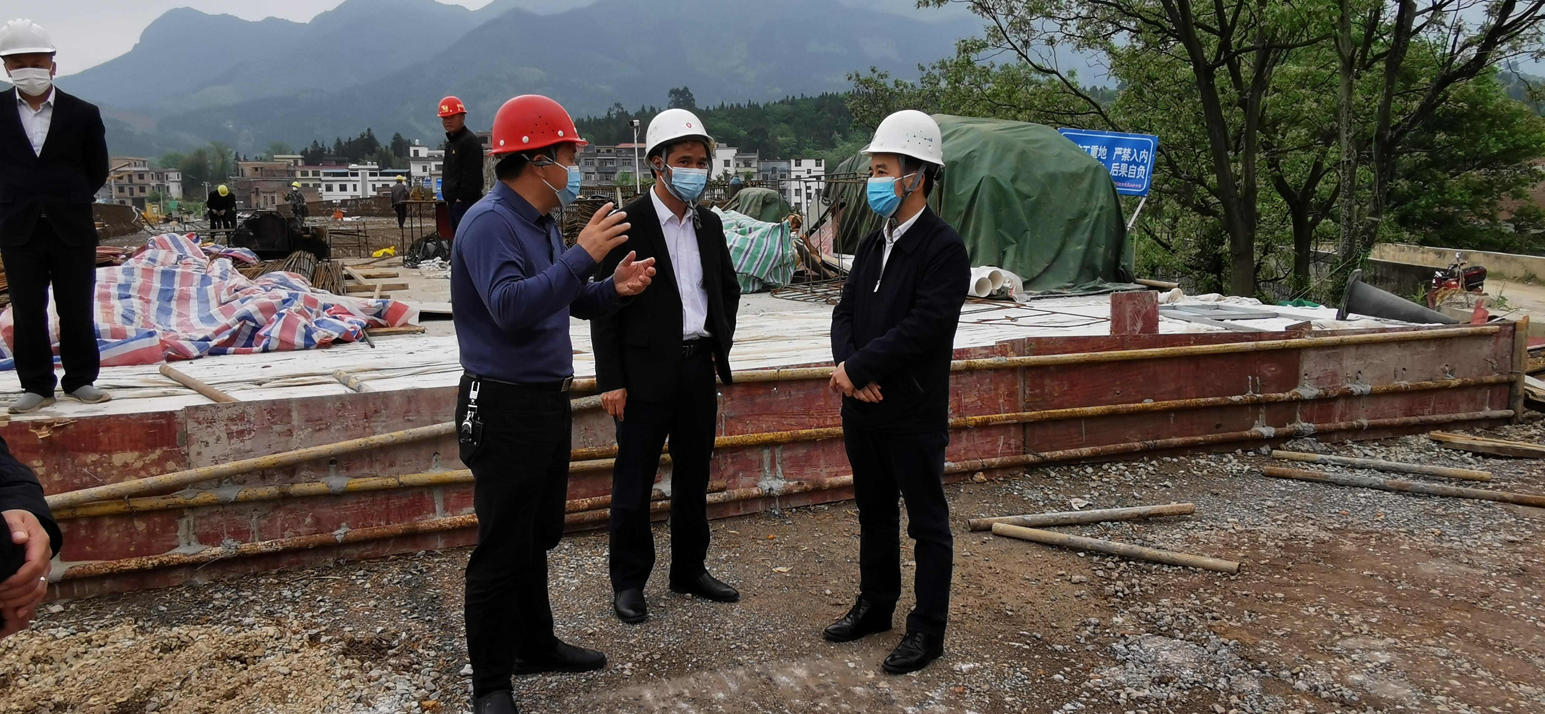 邓扬中深入蓝山调研疫情防控和交通项目建设工作