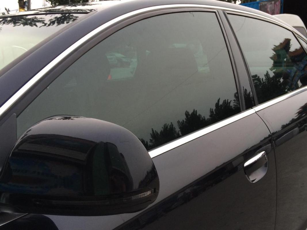 深色玻璃膜的确会在一定程度上影响视线,因为它们会吸收更多的光线