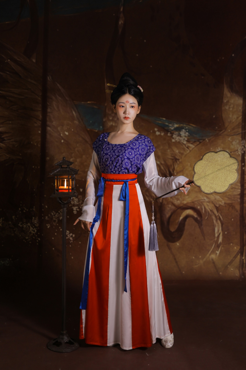 那些比较经典的唐制汉服,贵气又飘逸,能给人满满的优雅感