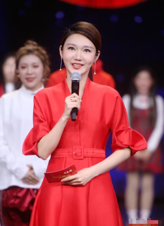 央视十佳主持人出炉!杨帆任鲁豫落选,龙洋上榜受质疑