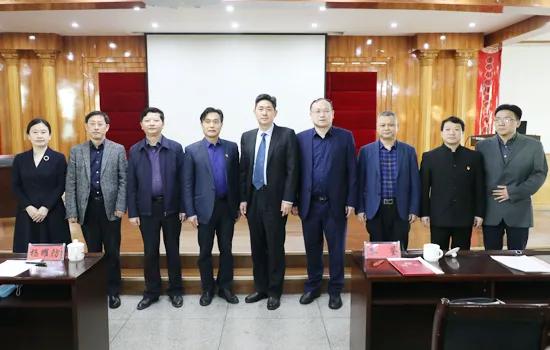 秦鉴教授受聘为九江学院客座教授,在九江学院附属医院开展专题学术