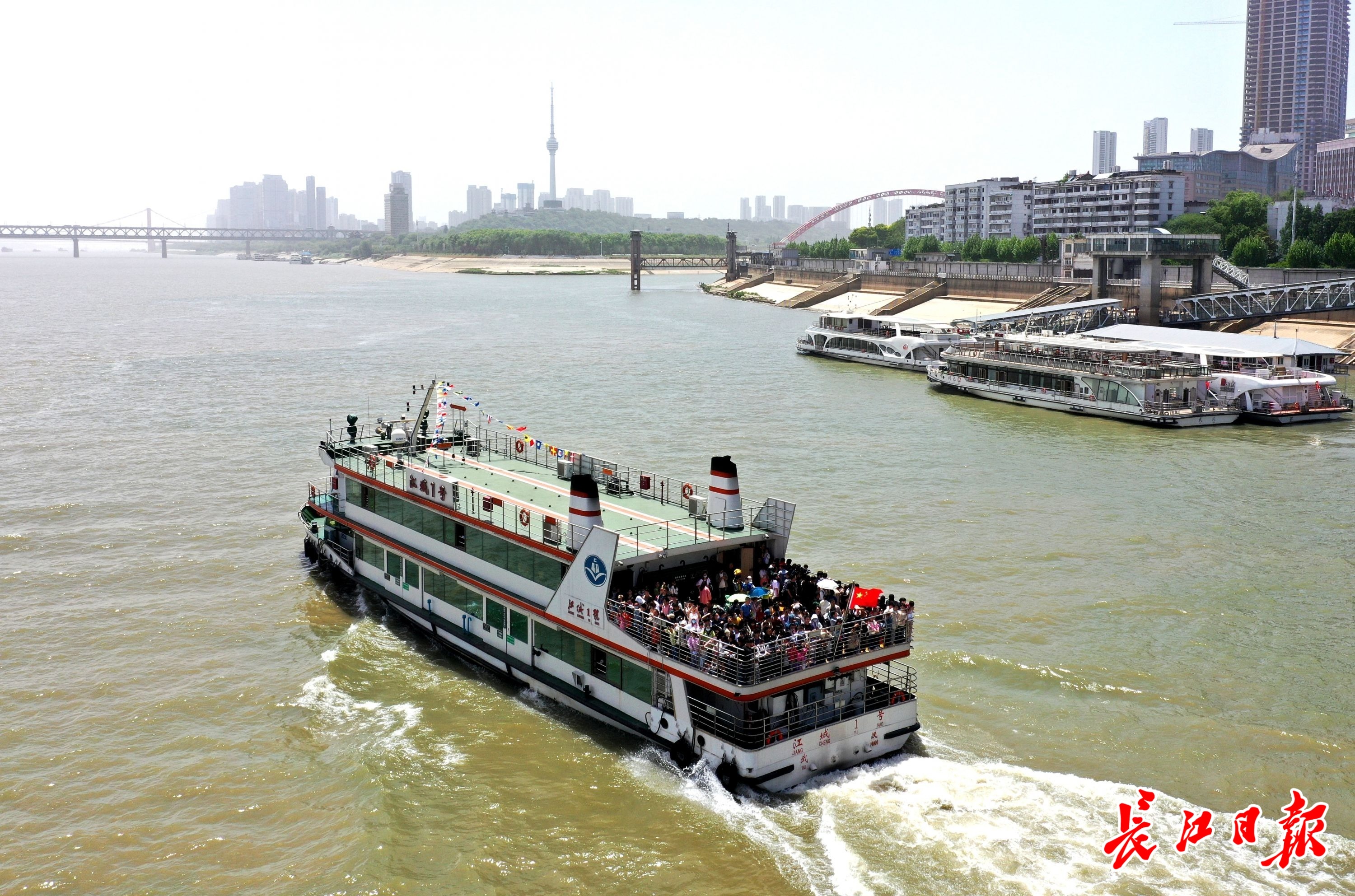 霸榜旅游攻略的武汉轮渡,名符其实
