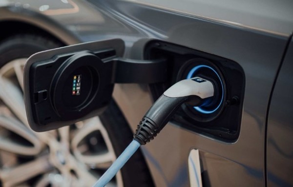 新能源汽车充电