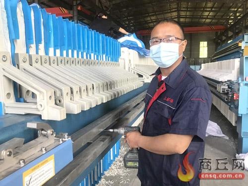 公司技术员杨红彬用双手和汗水创造幸福生活