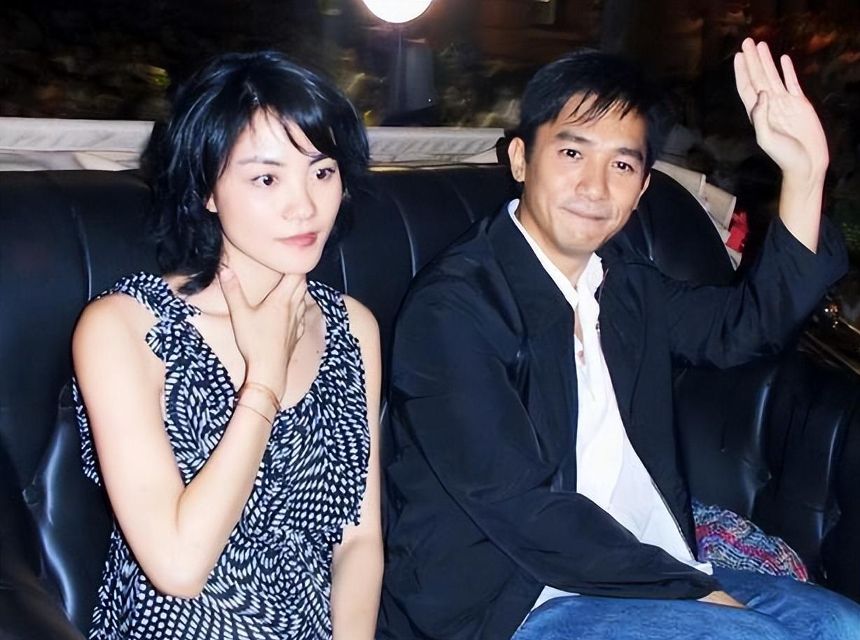 是妻子更是知己,刘嘉玲拍摄梁朝伟与王菲合照,姿势亲密毫无负担