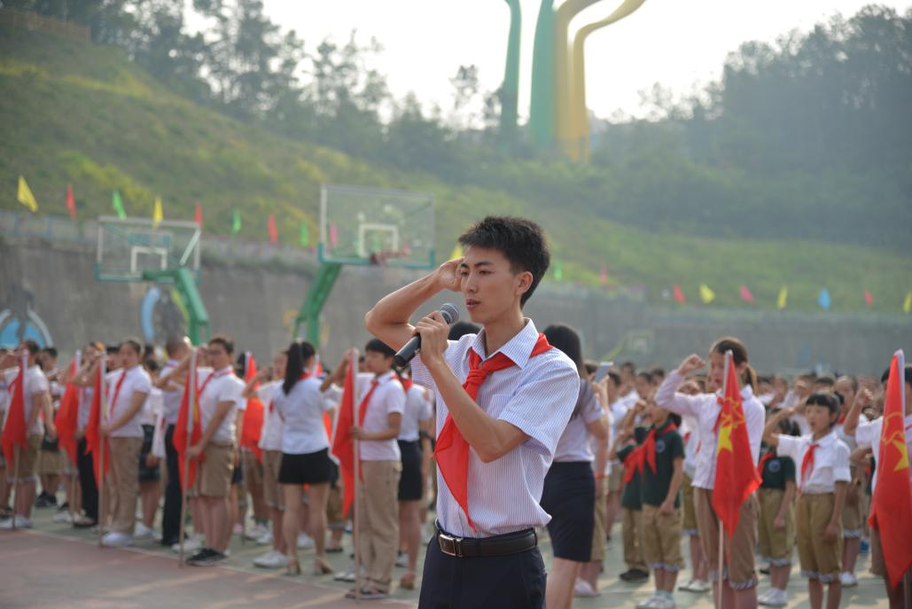 绵阳外国语实验学校 高扬红色旗帜 谱写爱国主义教育新乐章