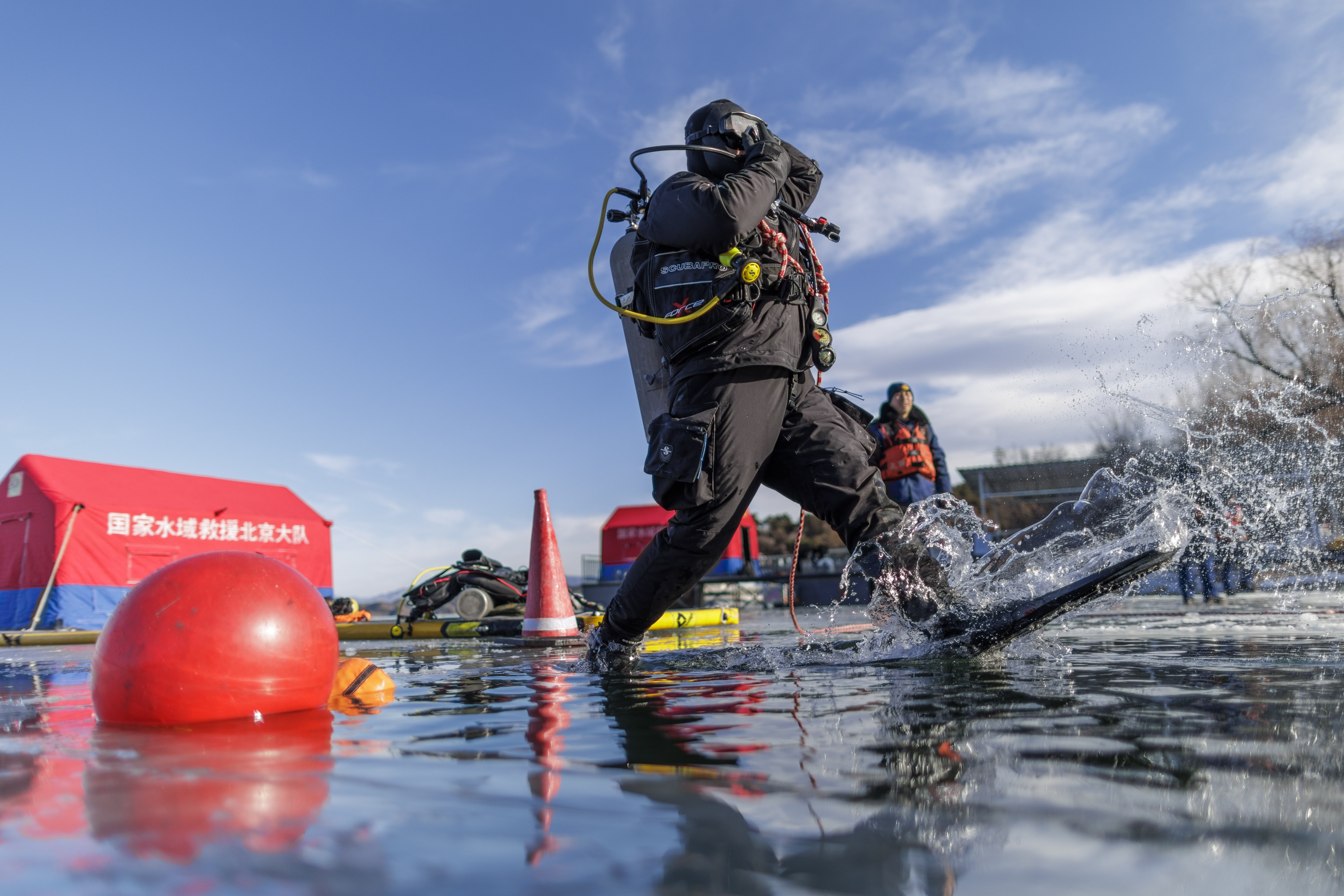 "在水下,拥有托举生命的力量"|一支特殊的消防救援队