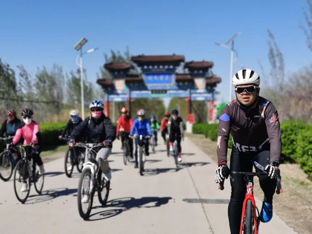 醉美陈官屯赏花运河堤陈官屯镇举行选树模范典型表彰大会暨骑行活动