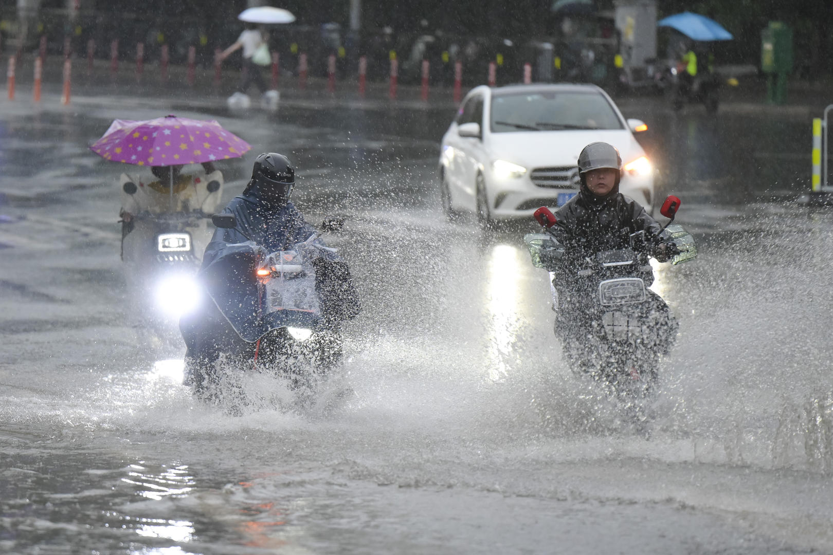 中雨 天气图片