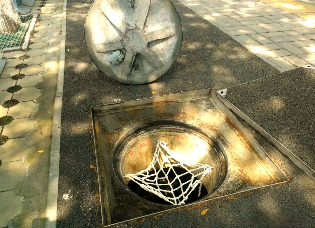 淇滨区新型窨井盖亮相,防沉降球墨铸铁井盖启用