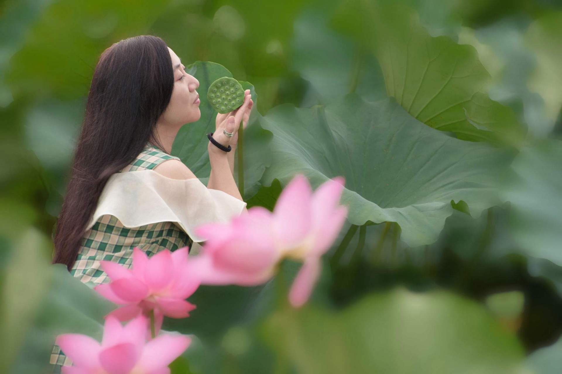 无钱休入众"是古话,提醒我们在人际交往中保持自知之明和独立自主精神