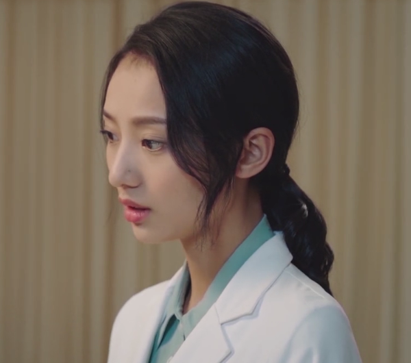 《余生》被马渝捷圈粉了,长得美演技也好,更难得的是不抢戏