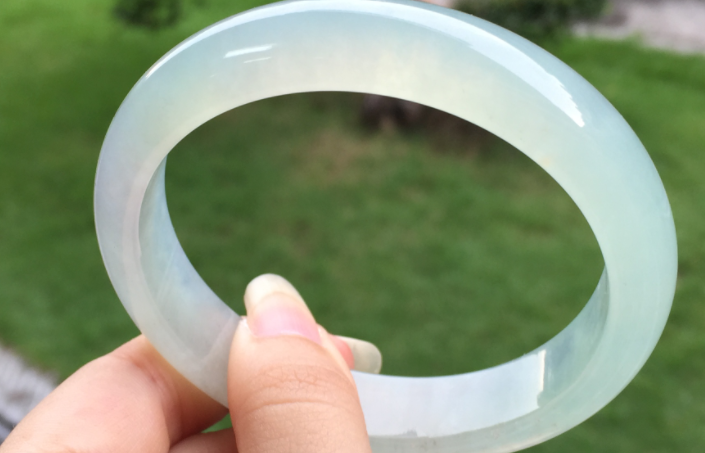 手掌70mm戴多大的玉镯